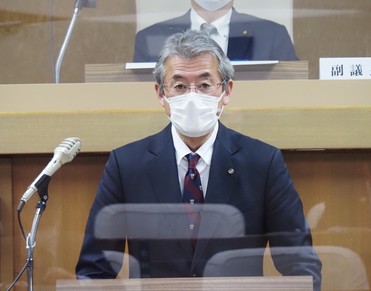 網走市教育長教育行政執行方針演説の様子