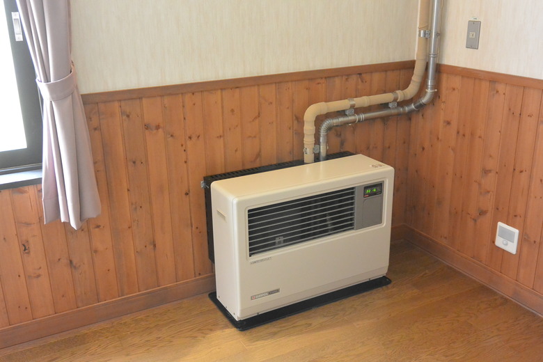 ストーブも備え付けております。の画像