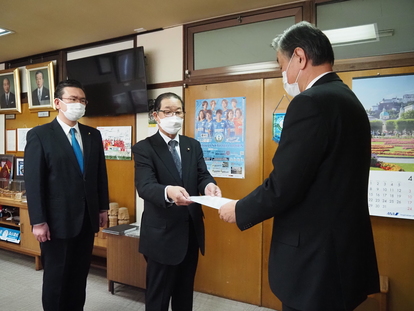 文教民生正副委員長から市長へ提言書の提出