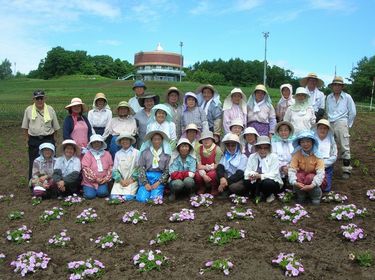 フラワーガーデン「はな・てんと」での花植の画像