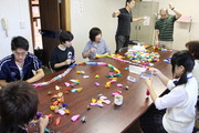 折り鶴を作る様子２