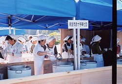 赤十字奉仕団の炊き出し訓練