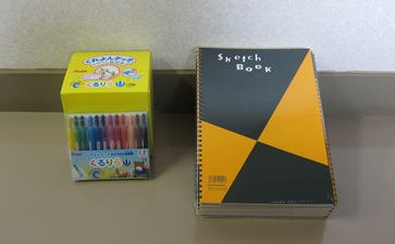 色鉛筆とスケッチブック