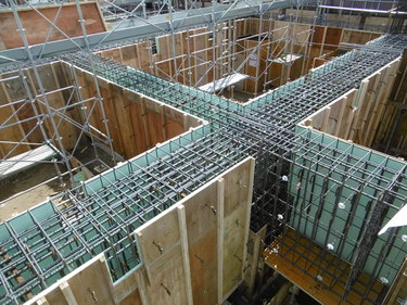 基礎型枠の建て込み状況の写真