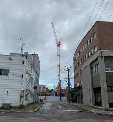 仮設クレーン設置完了の写真