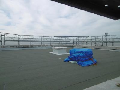 屋上の防水工事の様子の写真