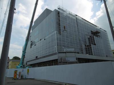 外部足場の解体の様子の写真