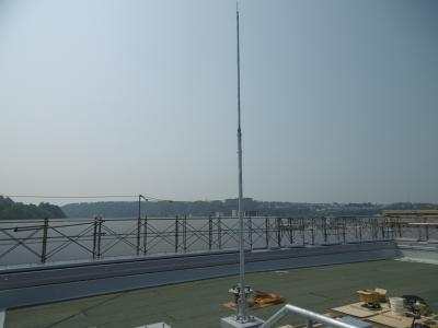 屋上の避雷設備工事の写真