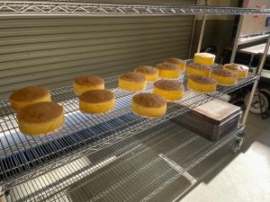 クリスマスケーキのスポンジ生地の写真