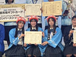 商業高校フードグランプリ写真撮影の様子