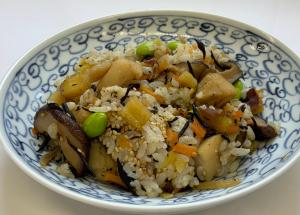 網走食材てんこ盛り！まごわやさしい混ぜごはんの写真